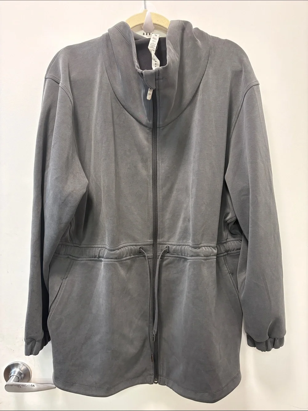 LULULEMON ATHLETICA WOMENS SOTFSTREME CINCH-WAIST JACKET!